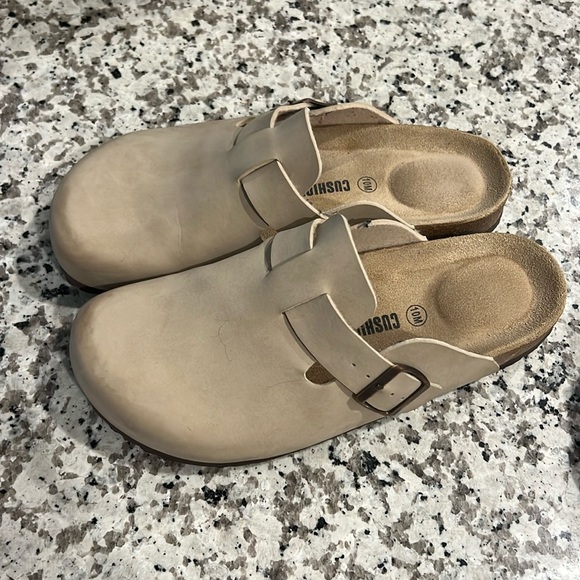 Amazon Shoes - Tan Clogs